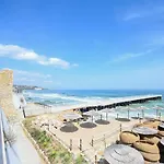 Romance Studio-steps From Thesea *
