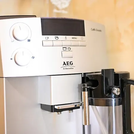 Romance Studio-steps From Thesea