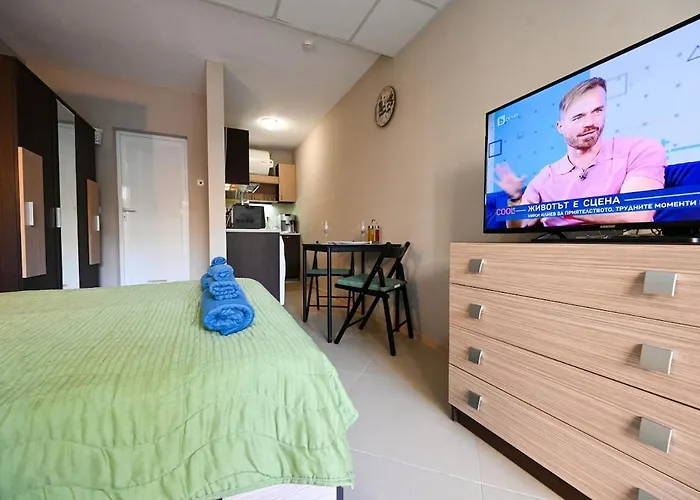 Romance Studio-steps From Thesea *